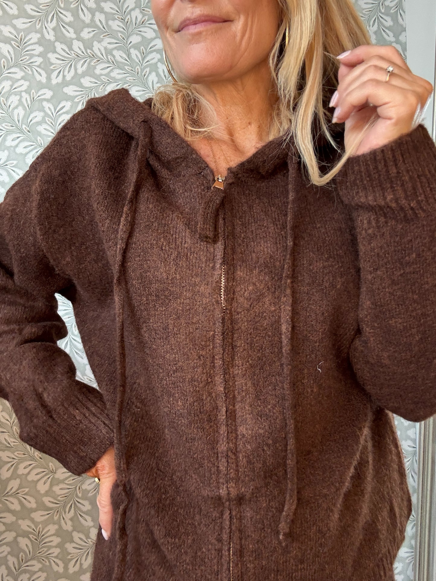 Knit hoodie Brown