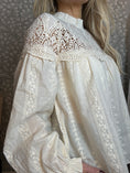 Load image into Gallery viewer, Vintage Blouse Offwhite