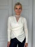 Load image into Gallery viewer, Lace pullover creme