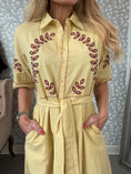 Load image into Gallery viewer, Shirt dress yellow