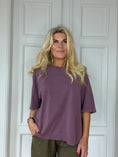 Load image into Gallery viewer, Paula t-shirt Dusty purple