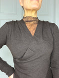 Load image into Gallery viewer, Lace pullover chokolate