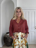 Load image into Gallery viewer, Lea shirt bordeaux