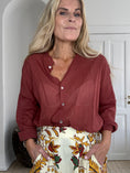 Load image into Gallery viewer, Lea shirt bordeaux