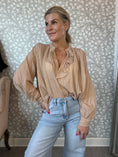 Load image into Gallery viewer, Suro Shirt beige