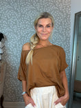 Load image into Gallery viewer, Basic tee short sleeve latte