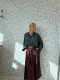 Load image into Gallery viewer, Skirt with belt bordeaux