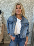 Load image into Gallery viewer, Denim jacket