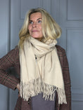 Load image into Gallery viewer, Cashmere scarf Offwhite