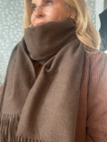 Load image into Gallery viewer, Cashmere scarf Brown