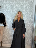 Load image into Gallery viewer, Daisy dress Black