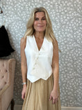 Load image into Gallery viewer, Dea vest White