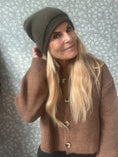 Load image into Gallery viewer, Cashmere hue Olive