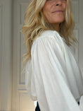 Load image into Gallery viewer, Sissel Shirt Offwhite