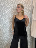 Load image into Gallery viewer, Velvet top Black