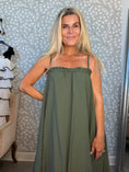 Load image into Gallery viewer, Bow dress army