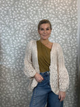 Load image into Gallery viewer, Handmade Cardigan Offwhite