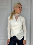 Load image into Gallery viewer, Lace pullover creme
