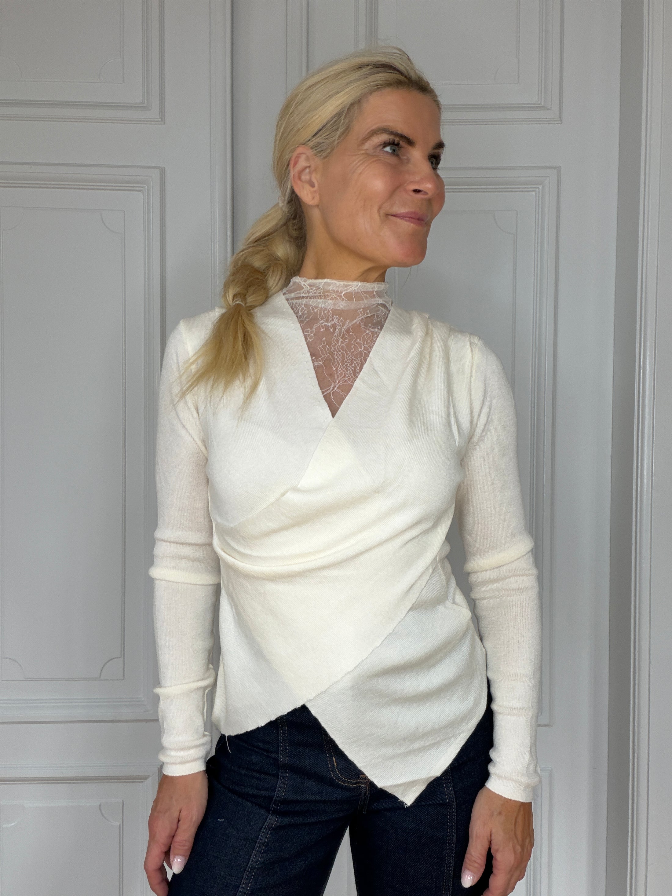 Lace pullover creme