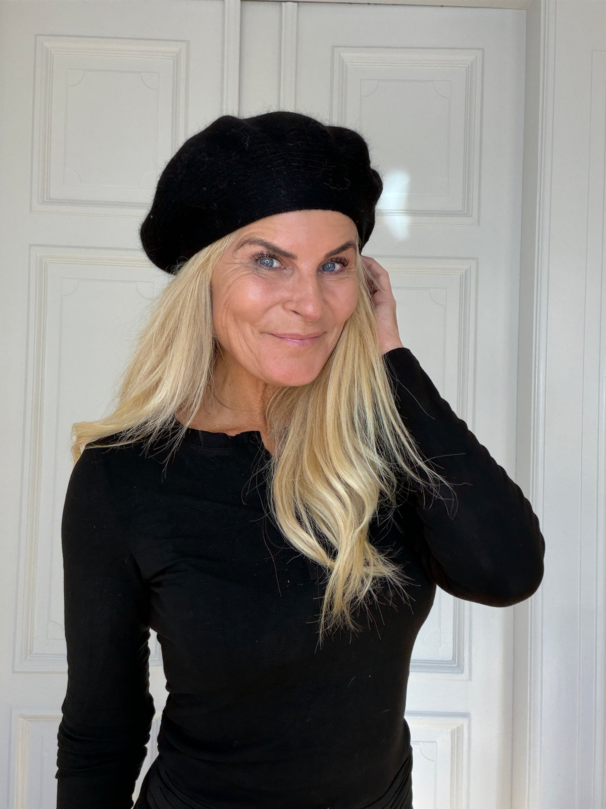 Cashmere Barret Black