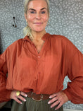 Load image into Gallery viewer, Boho Shirt rust
