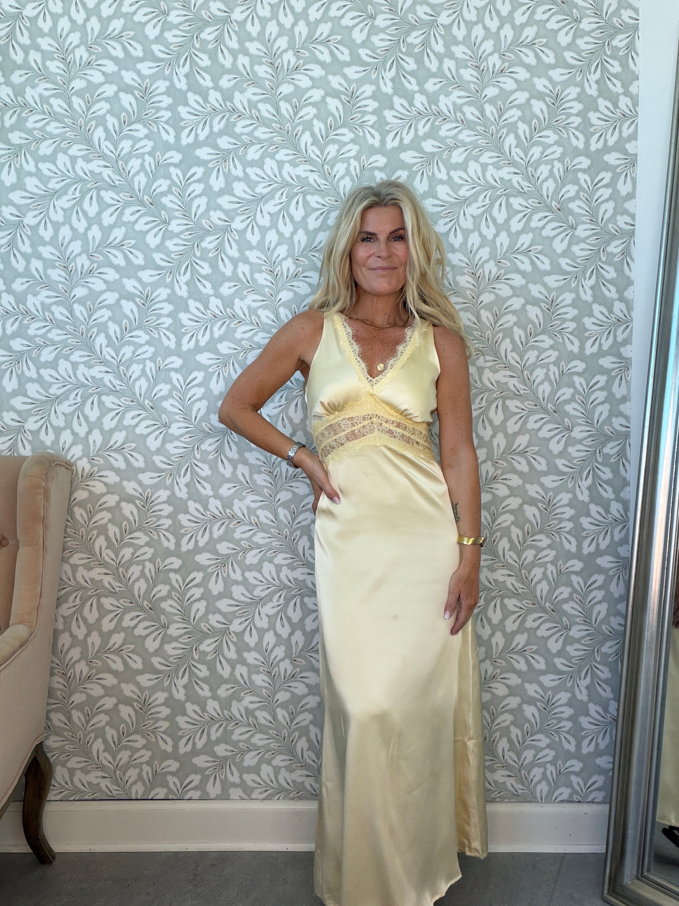 Mary dress yellow
