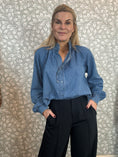 Load image into Gallery viewer, Sarah denimshirt blue
