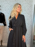 Load image into Gallery viewer, Daisy dress Black

