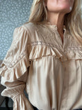 Load image into Gallery viewer, Sia Shirt beige
