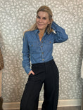 Load image into Gallery viewer, Naya denimshirt blue
