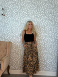 Load image into Gallery viewer, Skirt beige and Black
