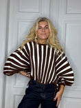 Load image into Gallery viewer, Lola Blouse coffee and creme
