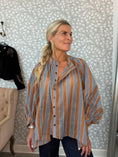 Load image into Gallery viewer, Vilda Shirt Striped
