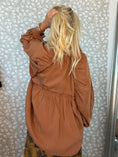 Load image into Gallery viewer, Vilda Shirt Brown
