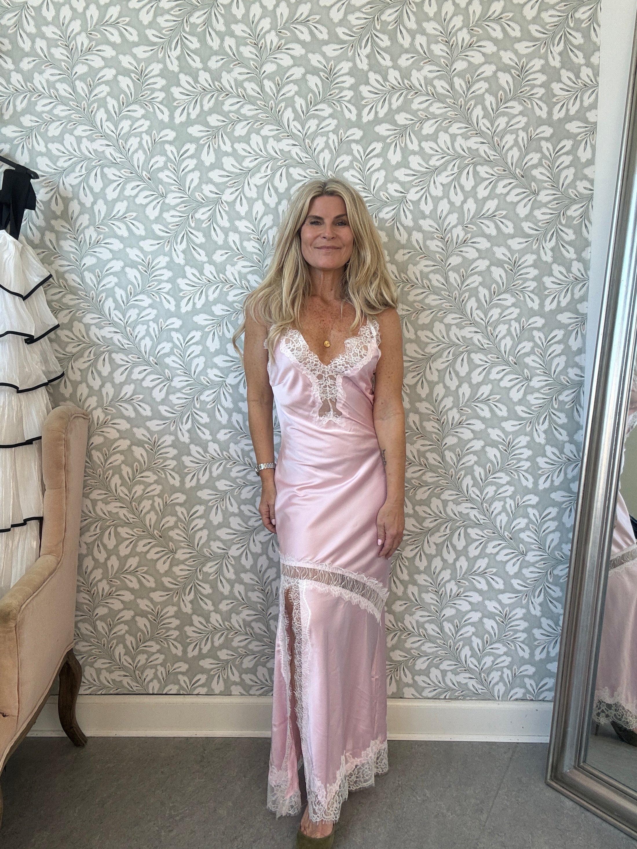 Lace dress rose
