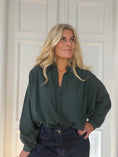 Load image into Gallery viewer, Sissel Shirt Dark green
