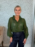 Load image into Gallery viewer, Paula shirt green
