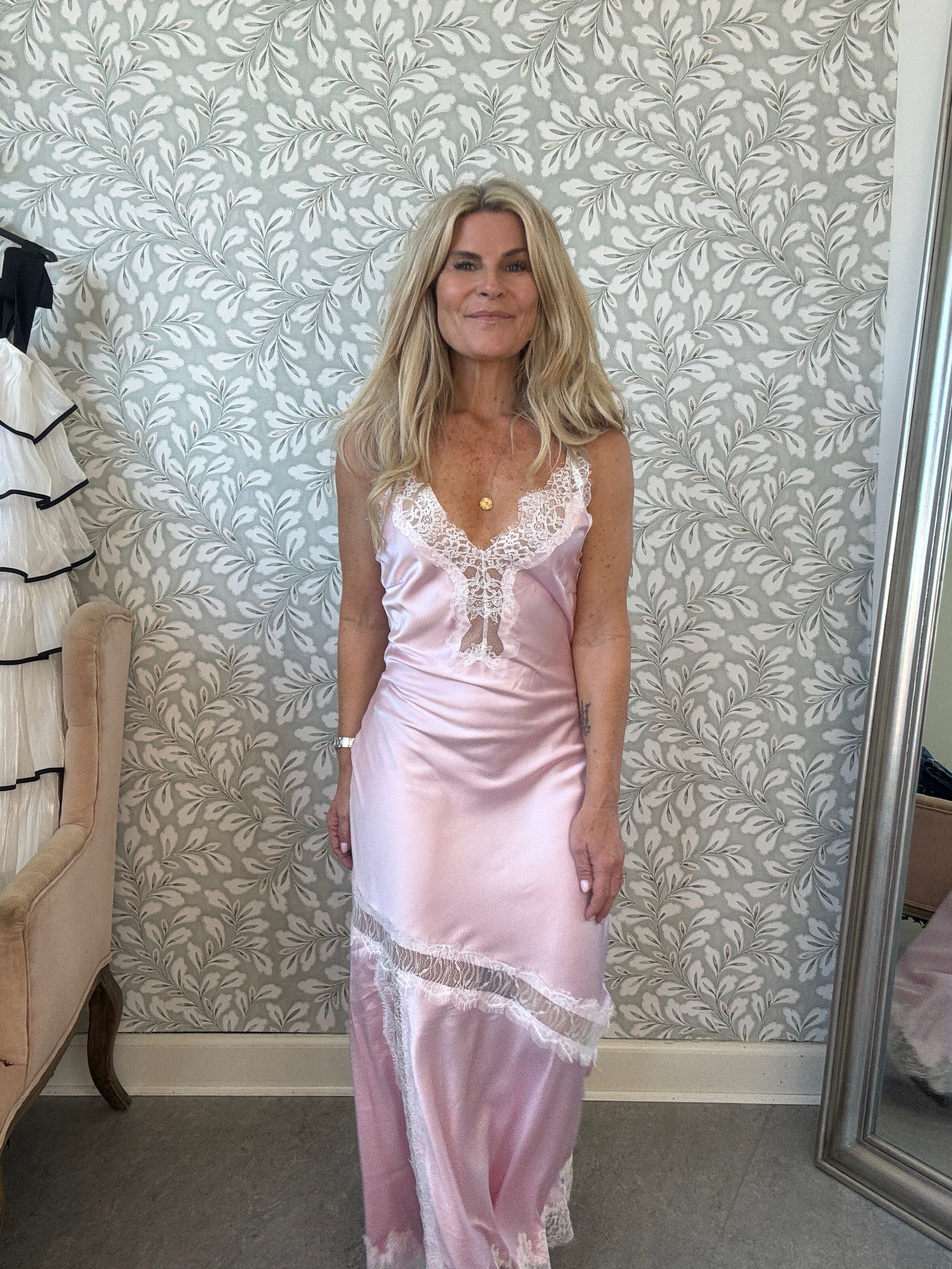Lace dress rose