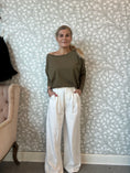 Load image into Gallery viewer, White loose pants
