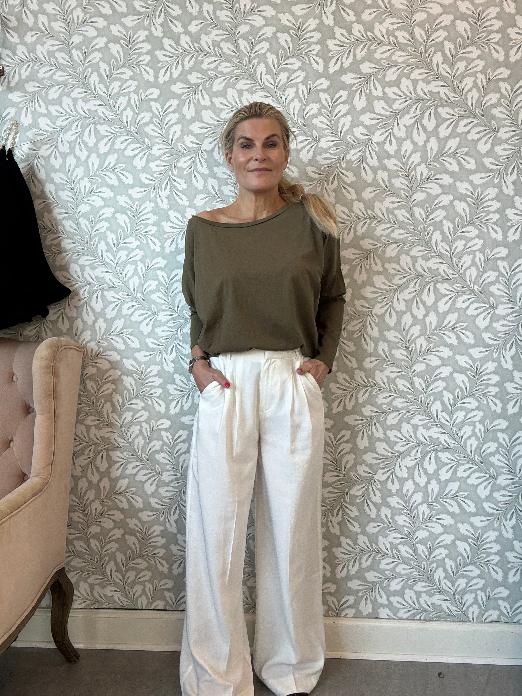 White loose pants