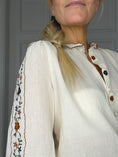 Load image into Gallery viewer, Osy Shirt creme
