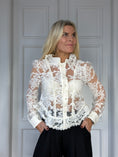 Load image into Gallery viewer, Kate Blouse White
