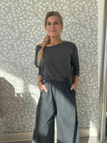 Load image into Gallery viewer, Velvet pants Wide Grey

