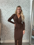 Load image into Gallery viewer, Draped dress Brown
