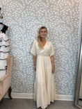 Load image into Gallery viewer, Uncha dress creme
