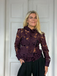 Load image into Gallery viewer, Kate Blouse plum

