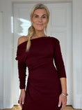 Load image into Gallery viewer, Loriane dress plum

