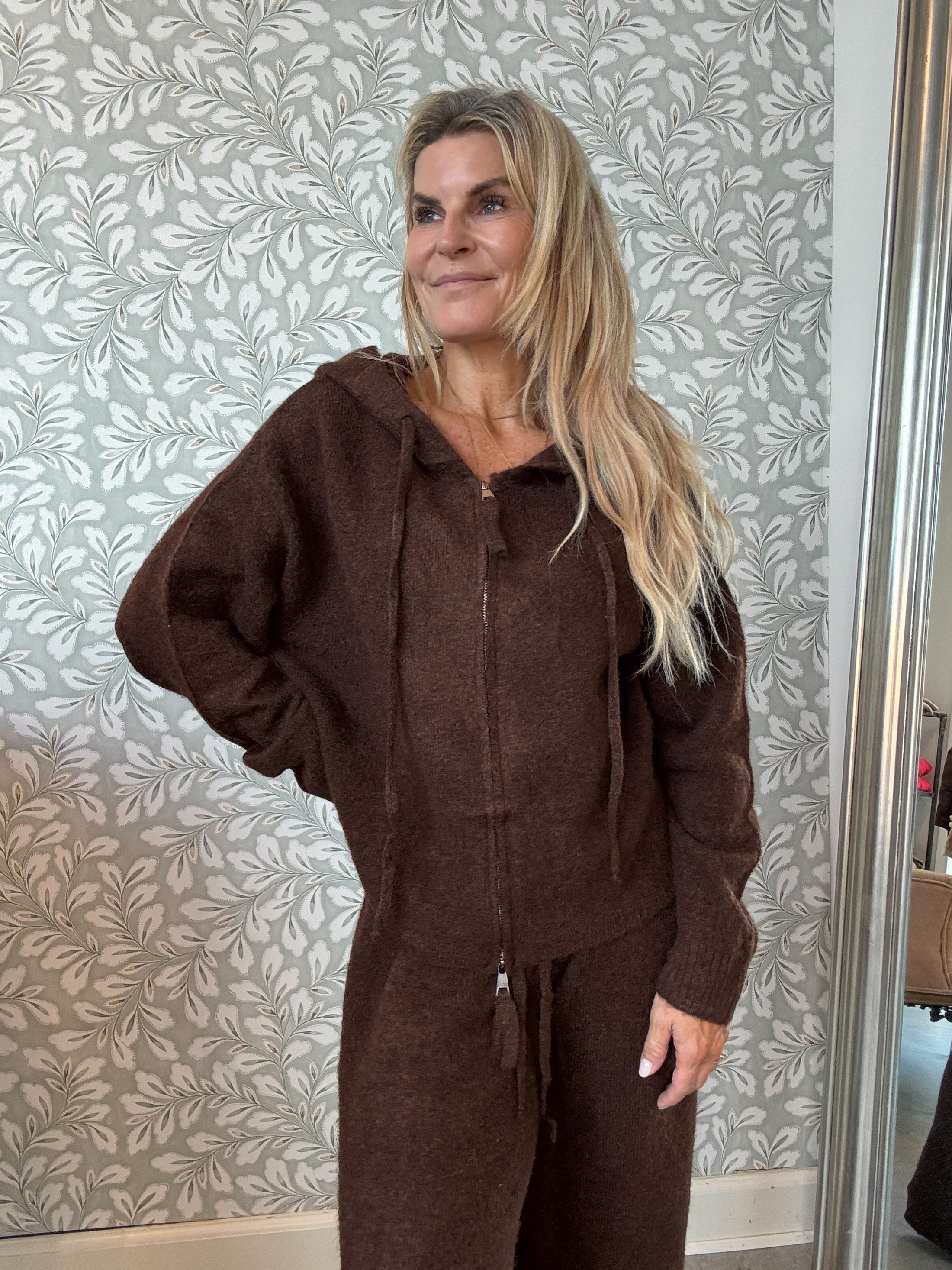 Knit hoodie Brown