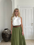 Load image into Gallery viewer, Sila skirt green

