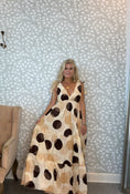 Load image into Gallery viewer, Sila dress Brown

